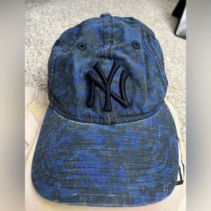 Camo women’s NY Yankees hat